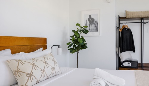 Deluxe Room, 1 King Bed, Balcony (Self check)