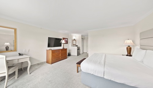  Suite Size King Rehoboth Avenue