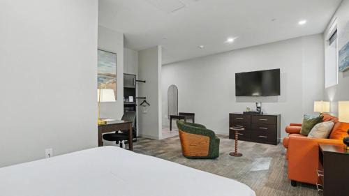 Premium King Room - Non-Smoking
