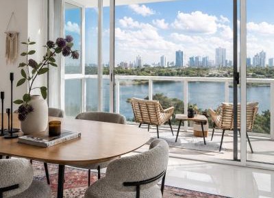 Two-Bedroom Deluxe Apartment with Balcony