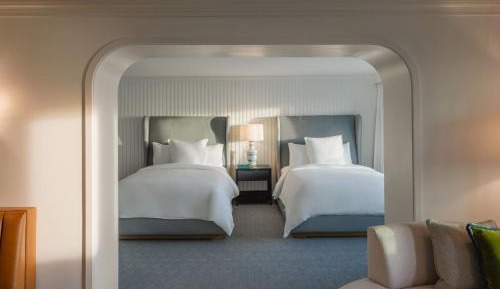 The 720 Queen Room with Pool View 