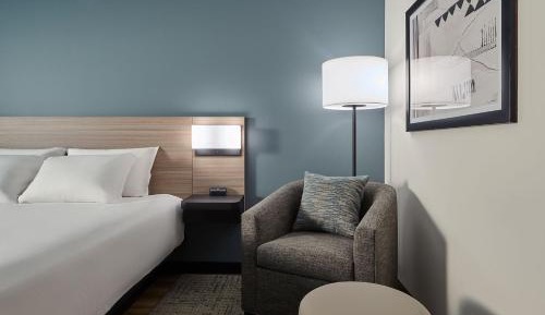 King Room with Roll-In Shower - Disability Access