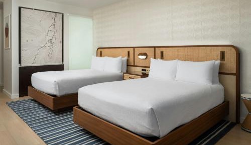 Floridian Queen Room - Mobility/Hearing Accessible with Roll-In Shower