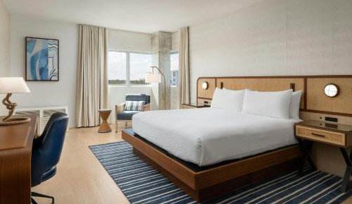 Standard King Room with Mobility Accessible Roll-In Shower