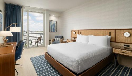 King Room with Balcony - Hearing Accessible
