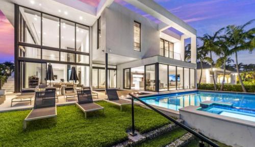 Six-Bedroom Holiday Home