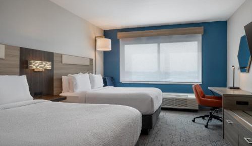 Standard Queen Room with Two Queen Beds - Communications Accessible Shower