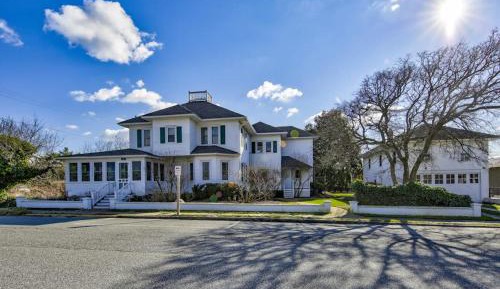 Seven-Bedroom House