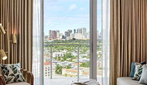 Premier Balcony Room 1 King Bed