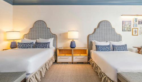 Deluxe Queen Room with City View and Balcony - Mobility/Hearing Accessible with Roll-In Shower