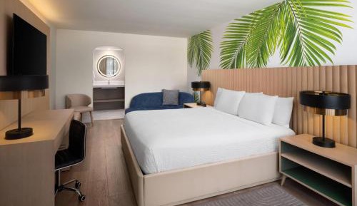 Deluxe King Room - Non-Smoking