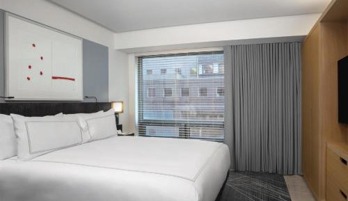 Deluxe King Suite