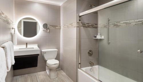 Queen Room - Mobility Accessible