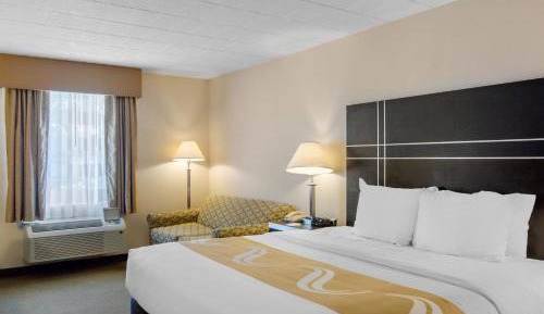 King Room with Roll-In Shower - Accessible/Non-Smoking