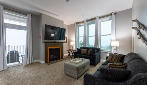 Three-Bedroom Apartment with Balcony