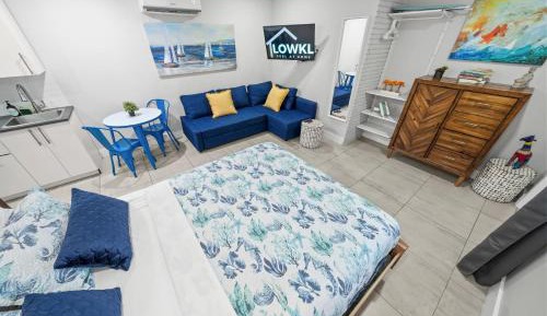 Deluxe Queen Studio with Kitchen and Sofa Bed