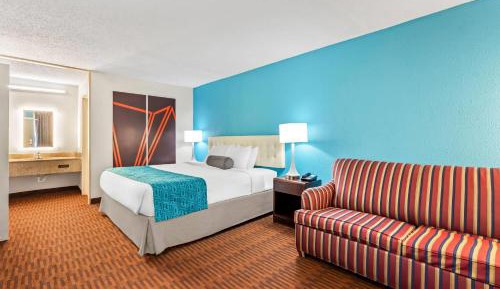 Standard Room with One King Bed - Smoking