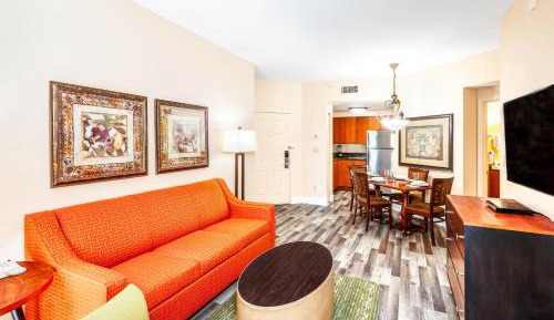 Luxury One-Bedroom Queen Suite