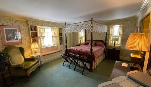 Queen Room with Balcony