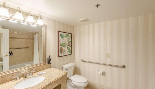 King Room with Bath Tub - Mobility Access