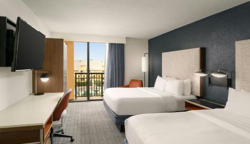 Queen Room with Two Queen Beds and Roll-In Shower - Mobility Access/Hearing Accessible