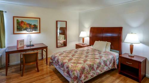 Queen Room
