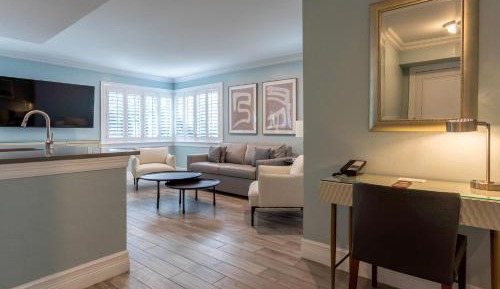 Deluxe Suite