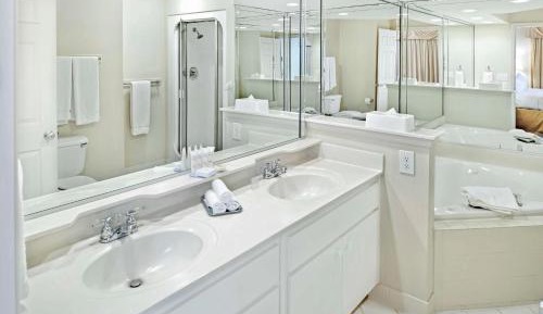 Two-Bedroom King/Queen or King/Two Twin Suite with Sofa Bed