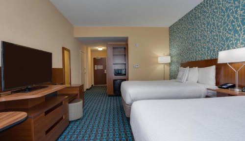 Queen Room with Two Queen Beds, Roll-In Shower and Transfer Shower - Mobility Access