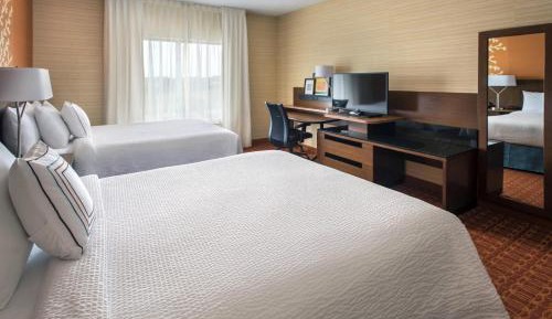 Queen Room with Two Queen Beds and Street View - Hearing Accessible