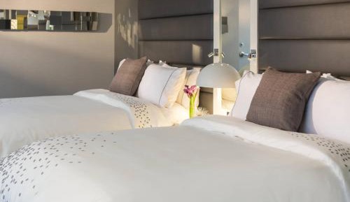 Signature Queen Room with Roll-In Shower - Mobility/Hearing Accessible