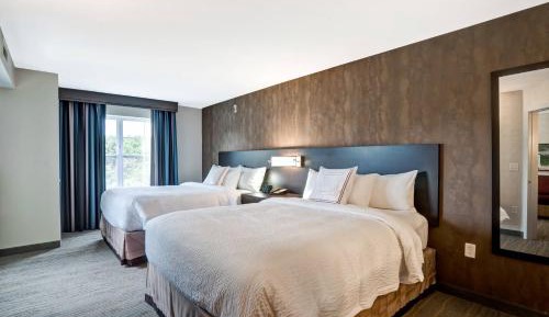 One-Bedroom Queen Suite