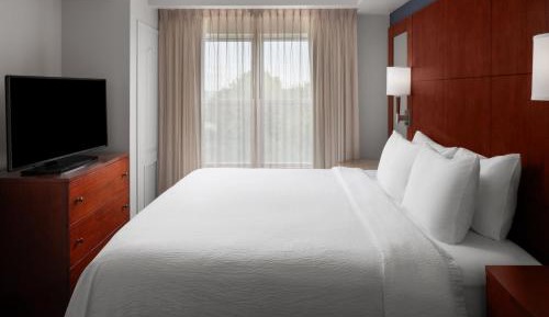 One-Bedroom King Suite with Sofa Bed - Hearing Accessible