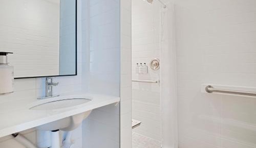 King Suite with Sofa Bed and Transfer Shower - Mobility Accessible 