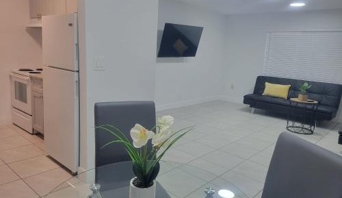 One-Bedroom Apartment - Non-Smoking