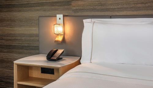 Corner, Guest room, 1 King, Corner room