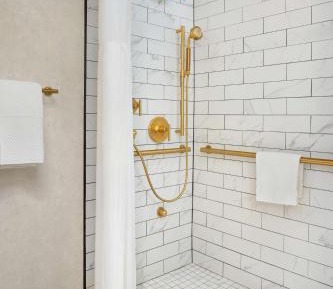 King Room with Bath Tub - Mobility Access