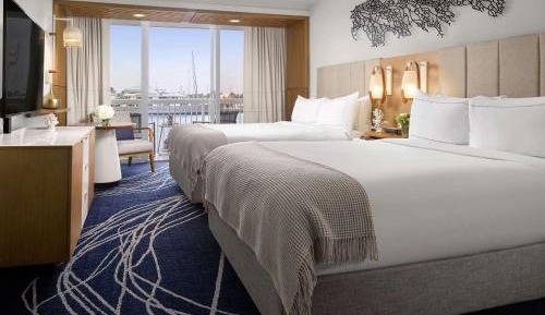 Double Room with Two Double Beds, Balcony and Water View - Exterior Hall