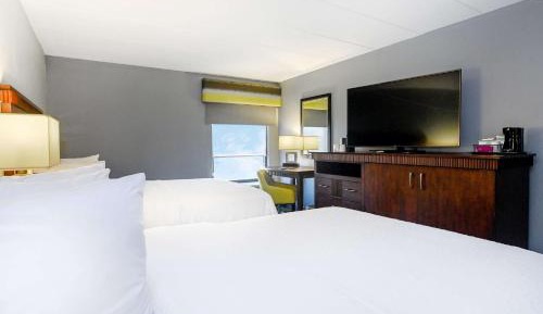 Double Room with Two Queen Beds and Bath Tub - Mobility Access