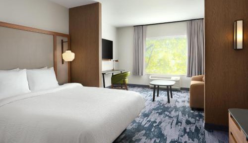 King Suite with Bathtub and Sofa Bed - Mobility Access