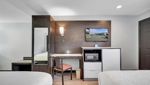 Queen Room with Two Queen Beds - Non-Smoking