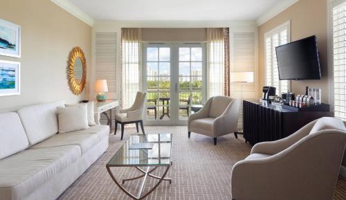 One Bedroom Suite, 1 Bedroom Larger Suite, 1 King, Sofa bed