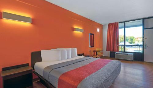 King Room - Non-Smoking