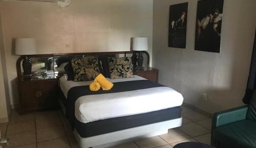 Queen Suite with Pool View