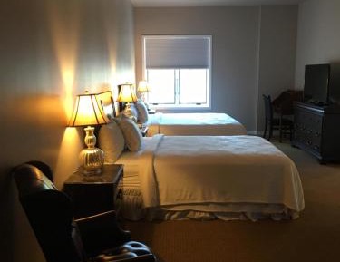 Deluxe King Suite