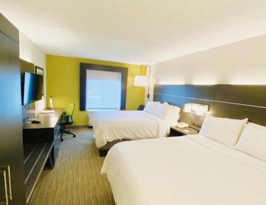 Standard Queen Room with Two Queen Beds and Tub - Mobility/Communications Accessible