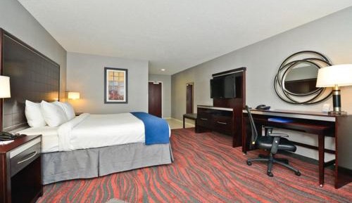 King Room with Roll-In Shower - Disability Access