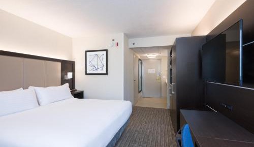King Room with Mobility Accessible Roll-In Shower - Non-Smoking