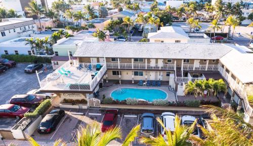 Queen Studio with Pool View