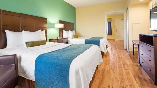 Double Suite with Accessible Tub